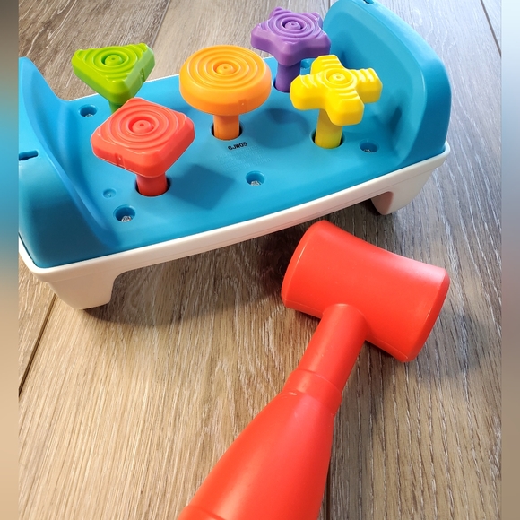 Fisher Price baby and toddlers Tap and Turn tool bench set - Picture 4 of 10